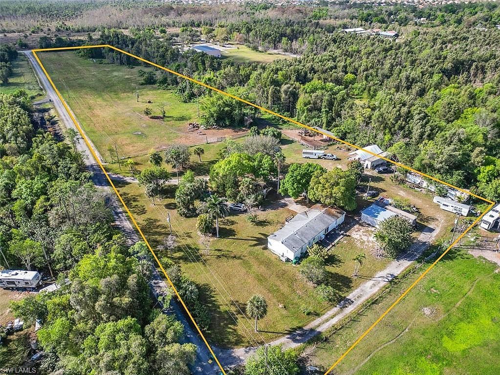 321 Brandy Ln Naples, FL 34114 - Thumbnail 4