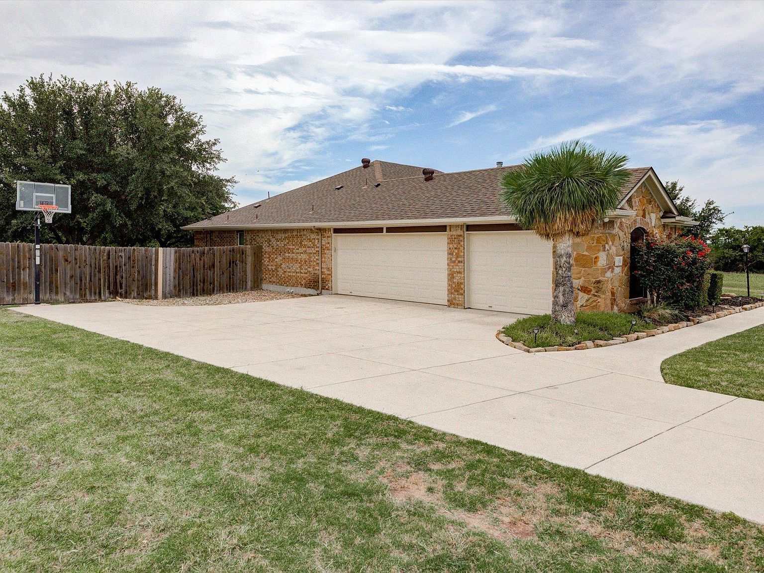 109 S Santa Fe Trl Liberty Hill, TX 78642 - Thumbnail 4