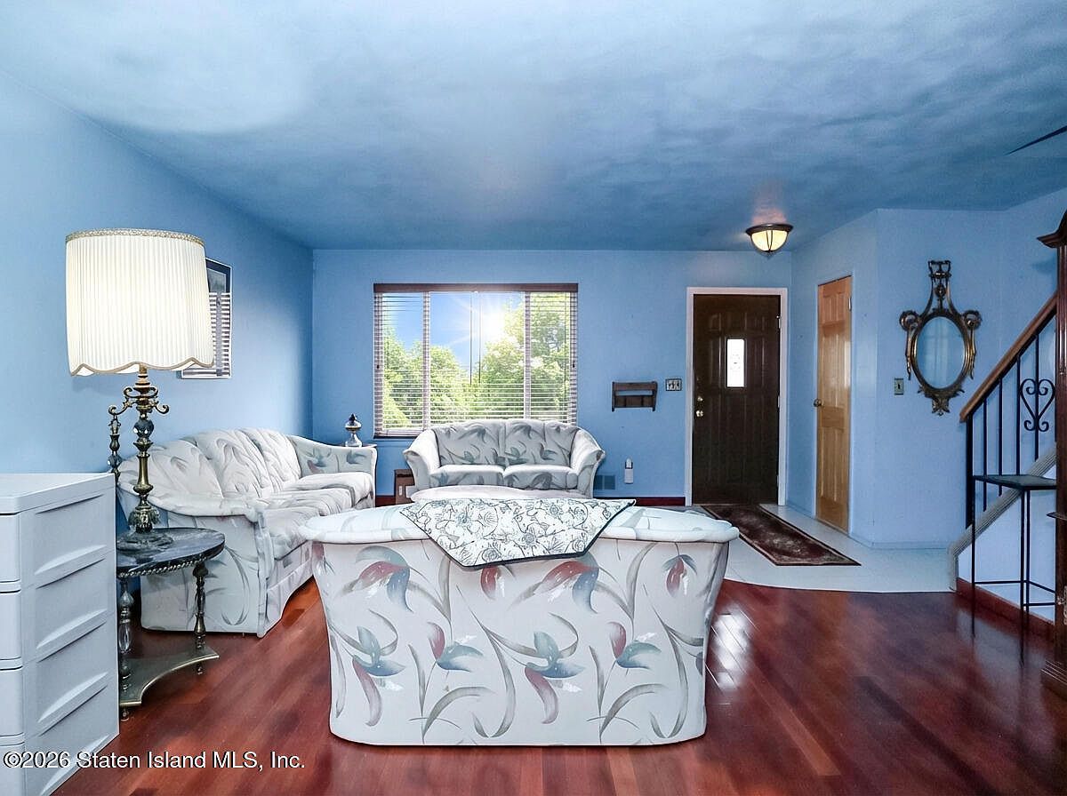 104 Bower Ct Staten Island, NY 10309 - Thumbnail 4