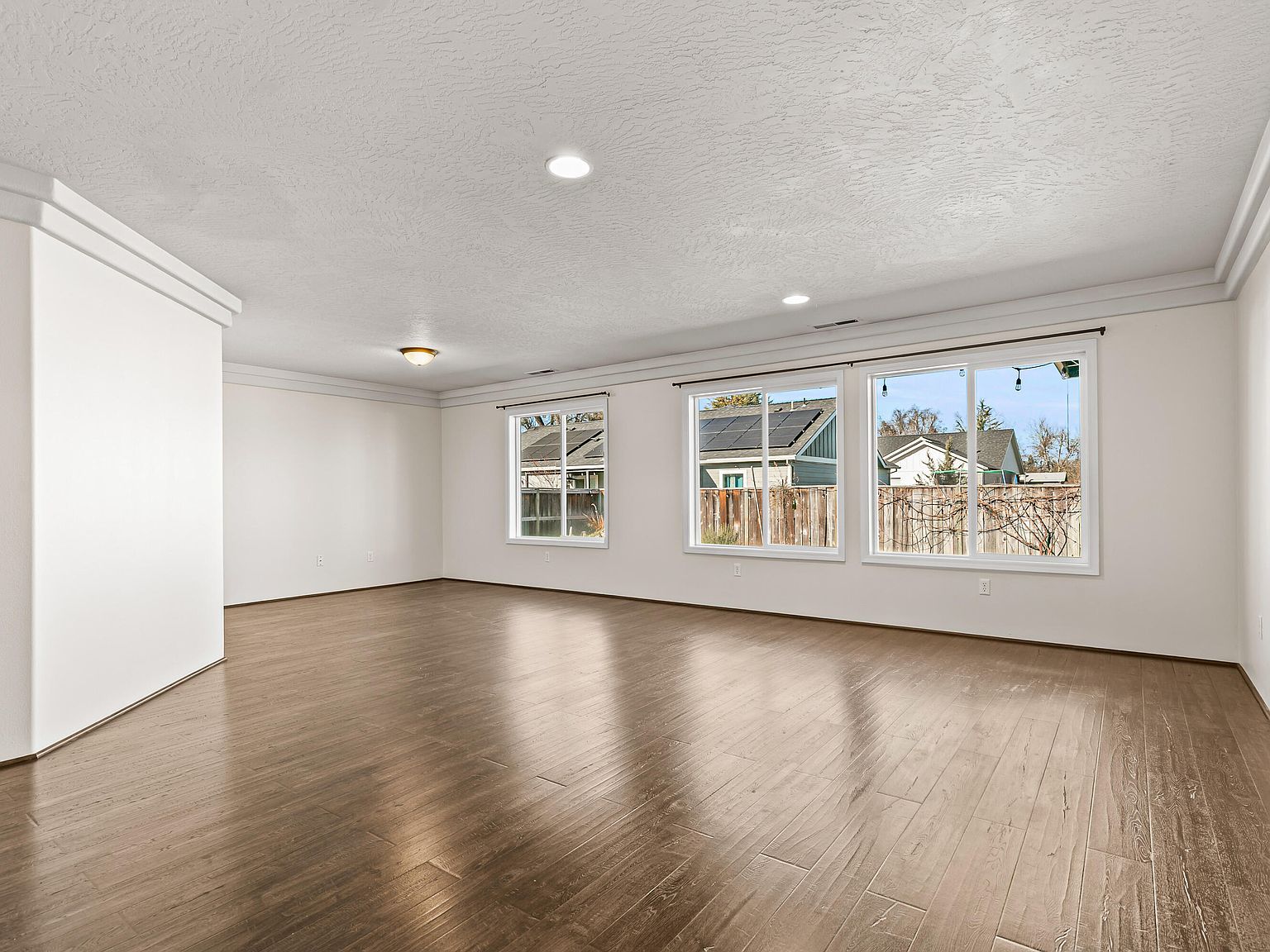 672 Shadow Wood Dr Medford, OR 97501 - Thumbnail 4