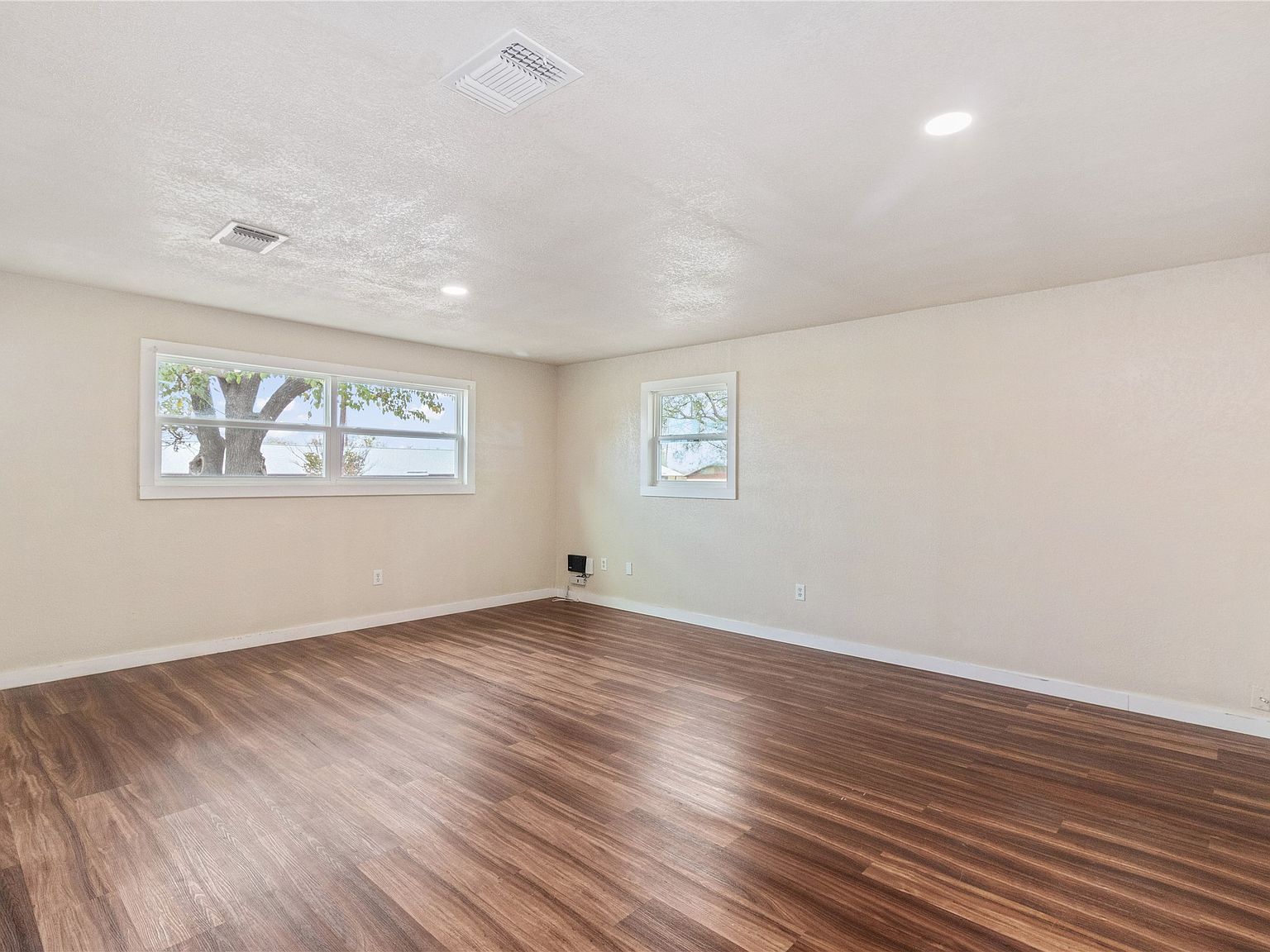 212 E 2nd St Coleman, TX 76834 - Thumbnail 4