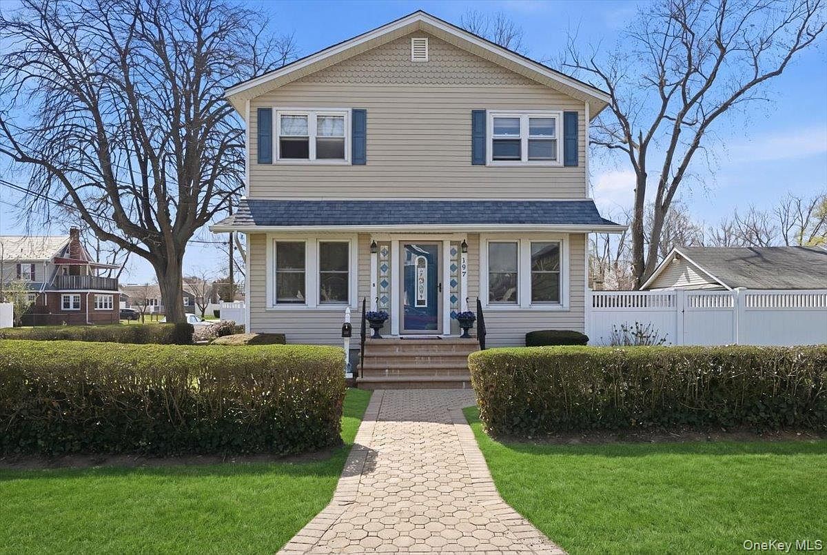 197 S 4th St Lindenhurst, NY 11757 - Thumbnail 4