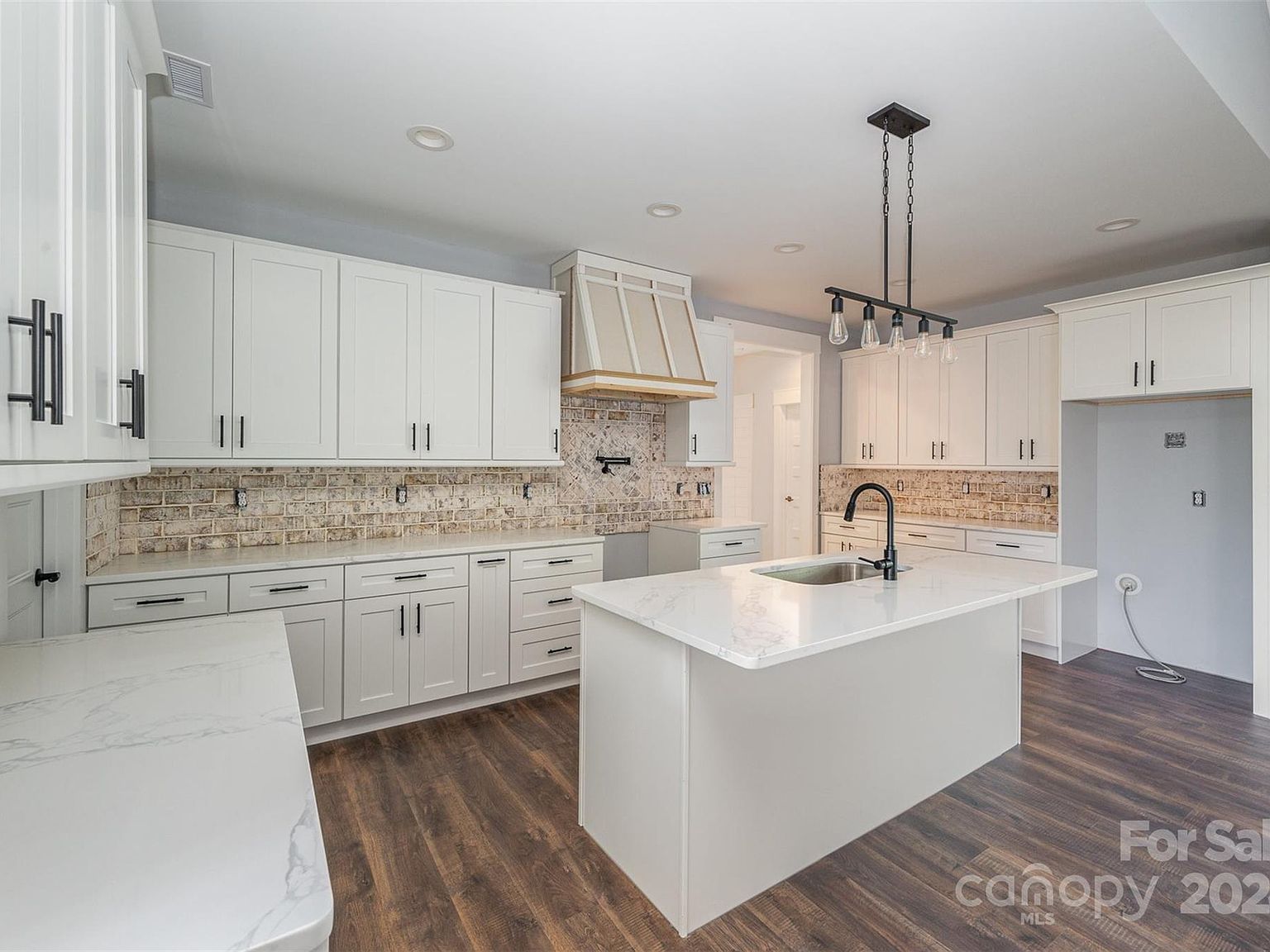 1043 Lester Rd Clover, SC 29710 - Thumbnail 4