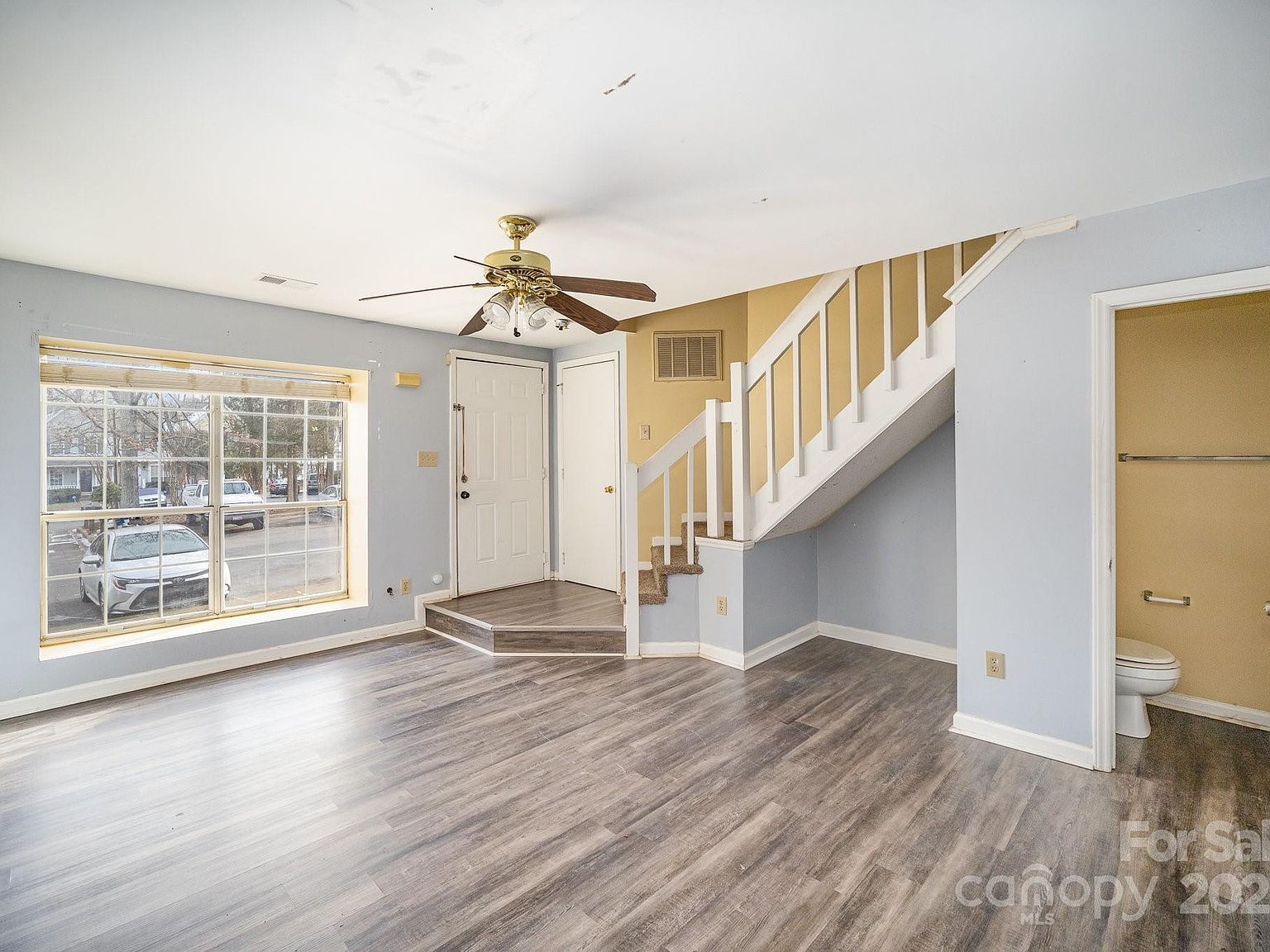 6303 Windsor Gate Ln Charlotte, NC 28215 - Thumbnail 4