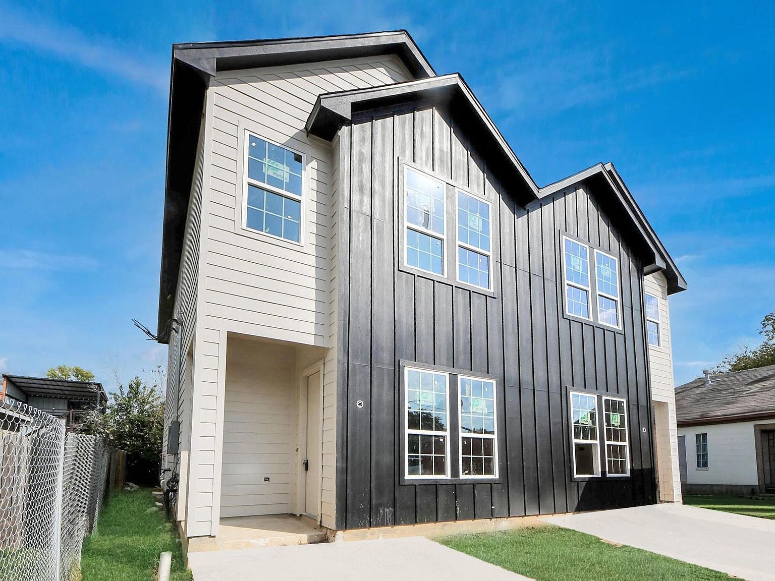 7459 Calhoun Rd Houston, TX 77033 - Thumbnail 4