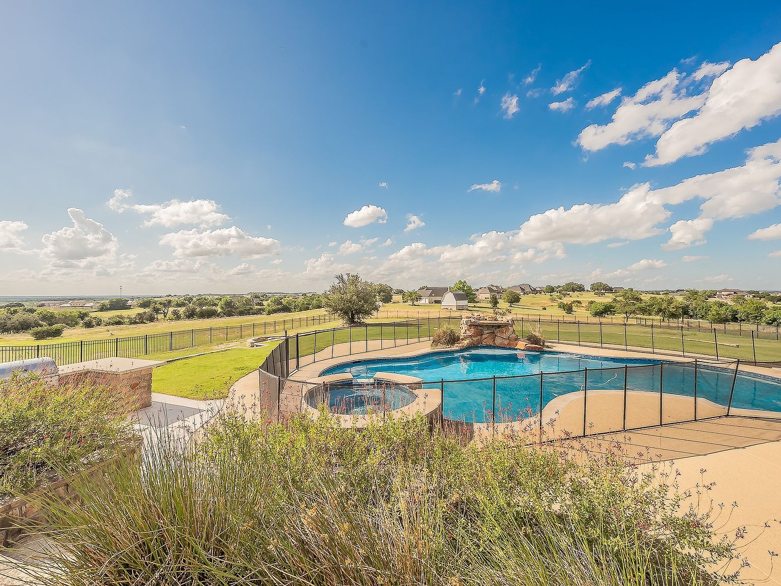113 Club House Dr Weatherford, TX 76087 - Thumbnail 4