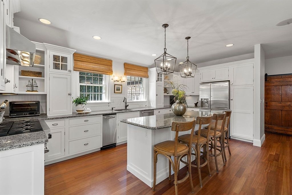 104 Standish St Duxbury, MA 02332 - Thumbnail 4