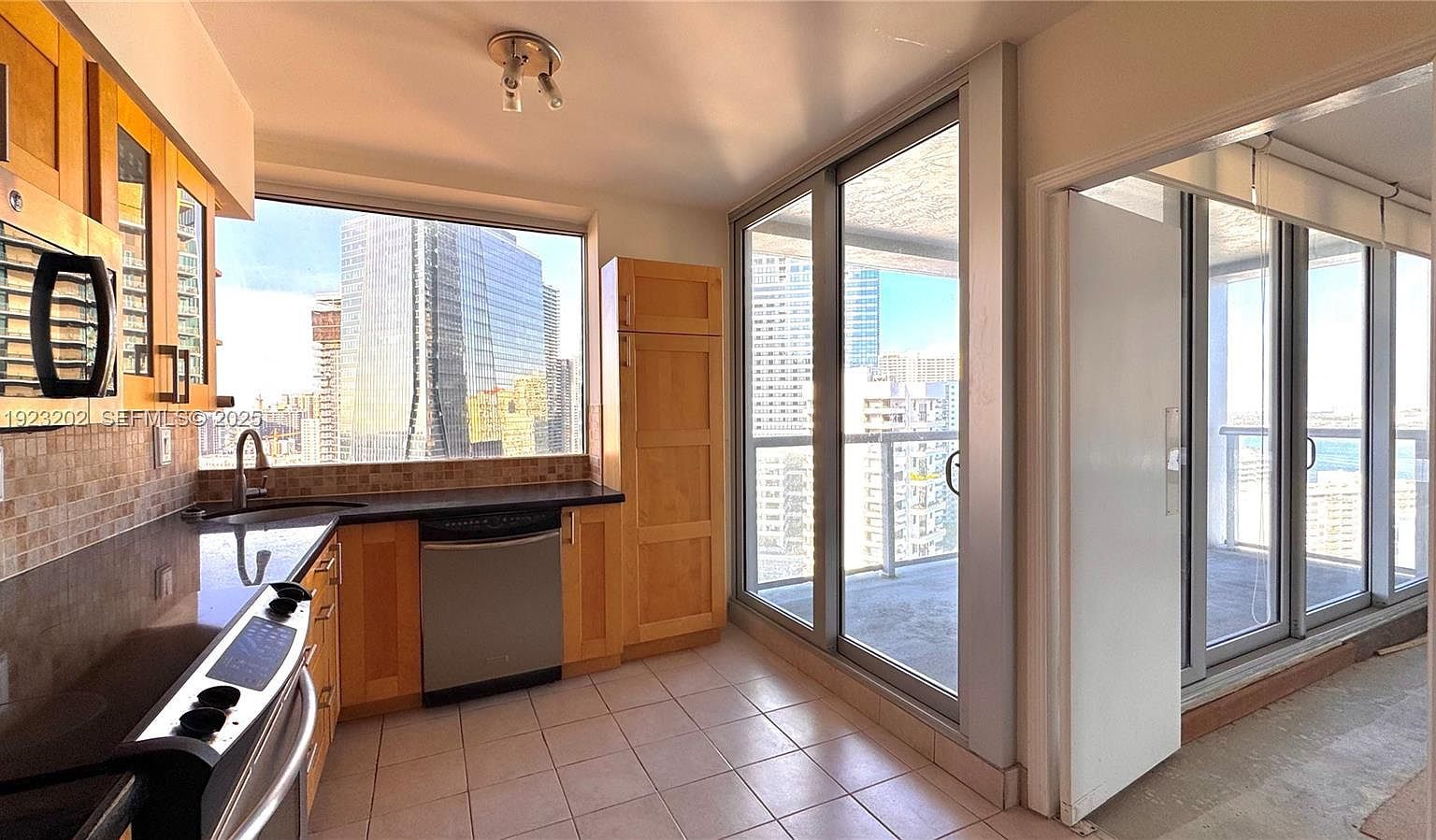 1541 Brickell Ave APT C2705 Miami, FL 33129 - Thumbnail 4