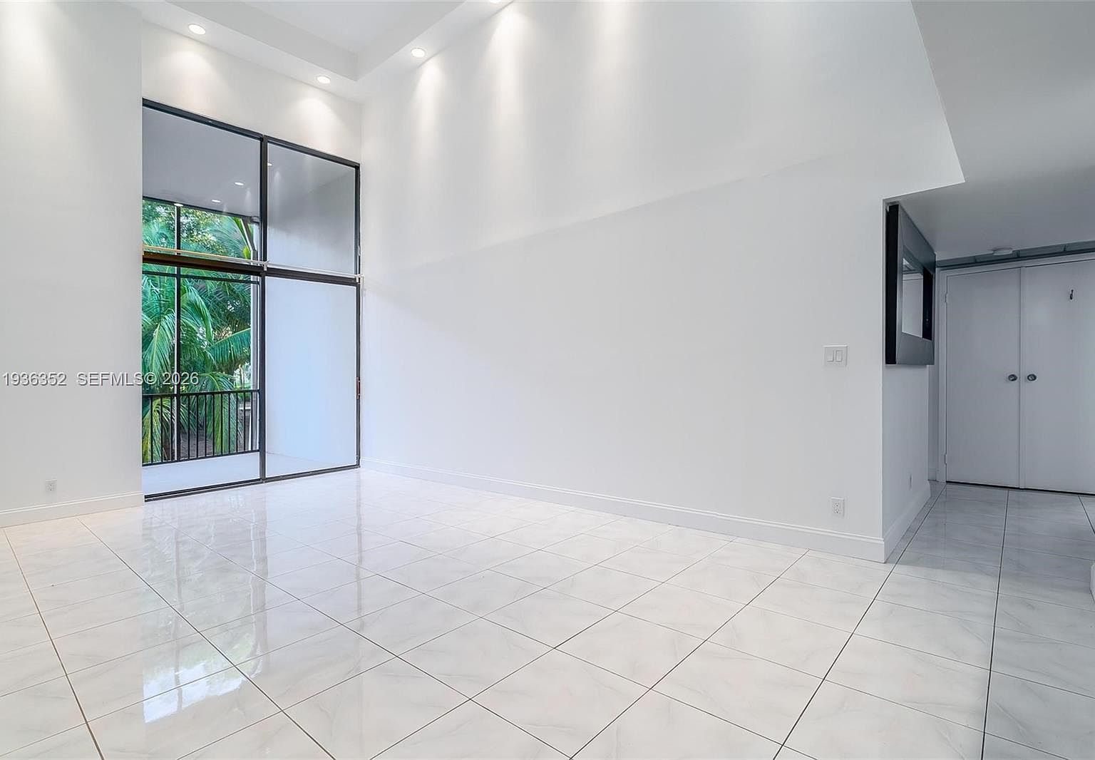 20347 W Country Club Dr Aventura, FL 33180 - Thumbnail 4