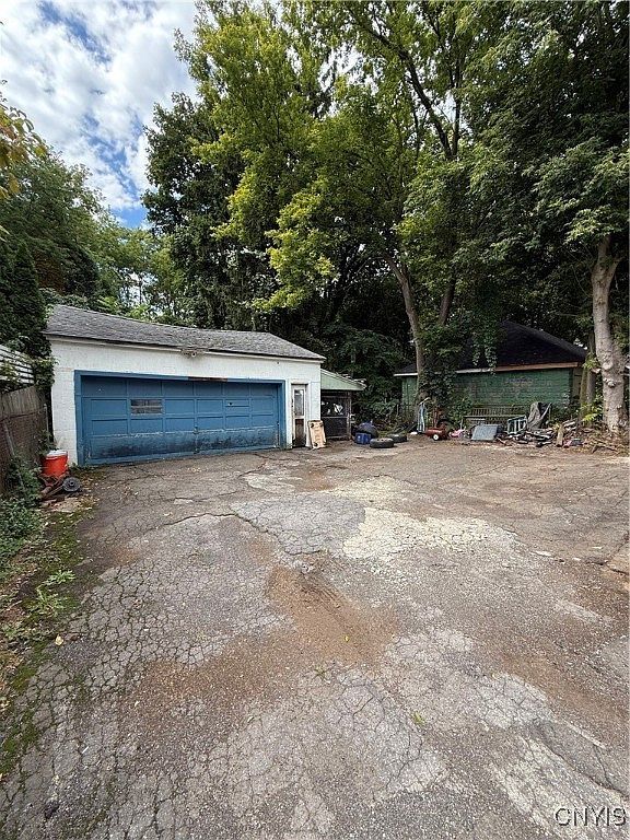 349 Elm St Syracuse, NY 13203 - Thumbnail 4