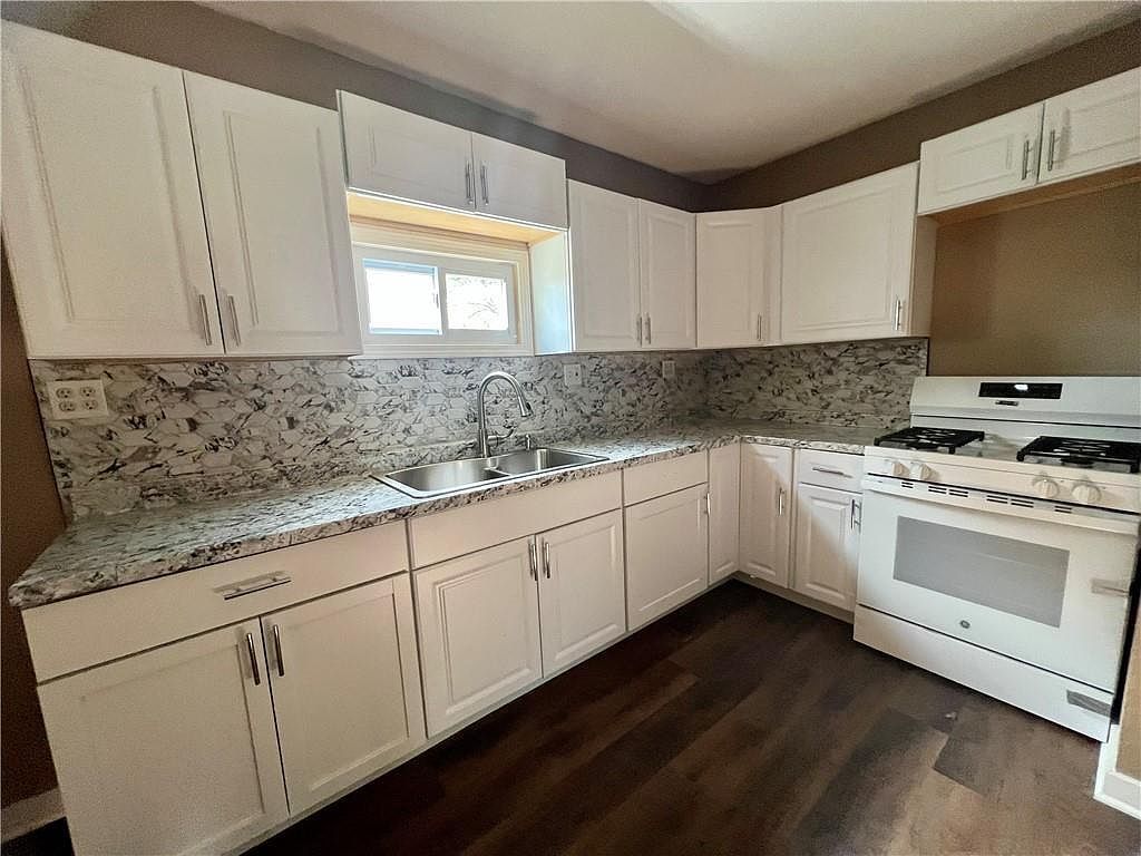 407 S Washington Ave La Harpe, KS 66751 - Thumbnail 4