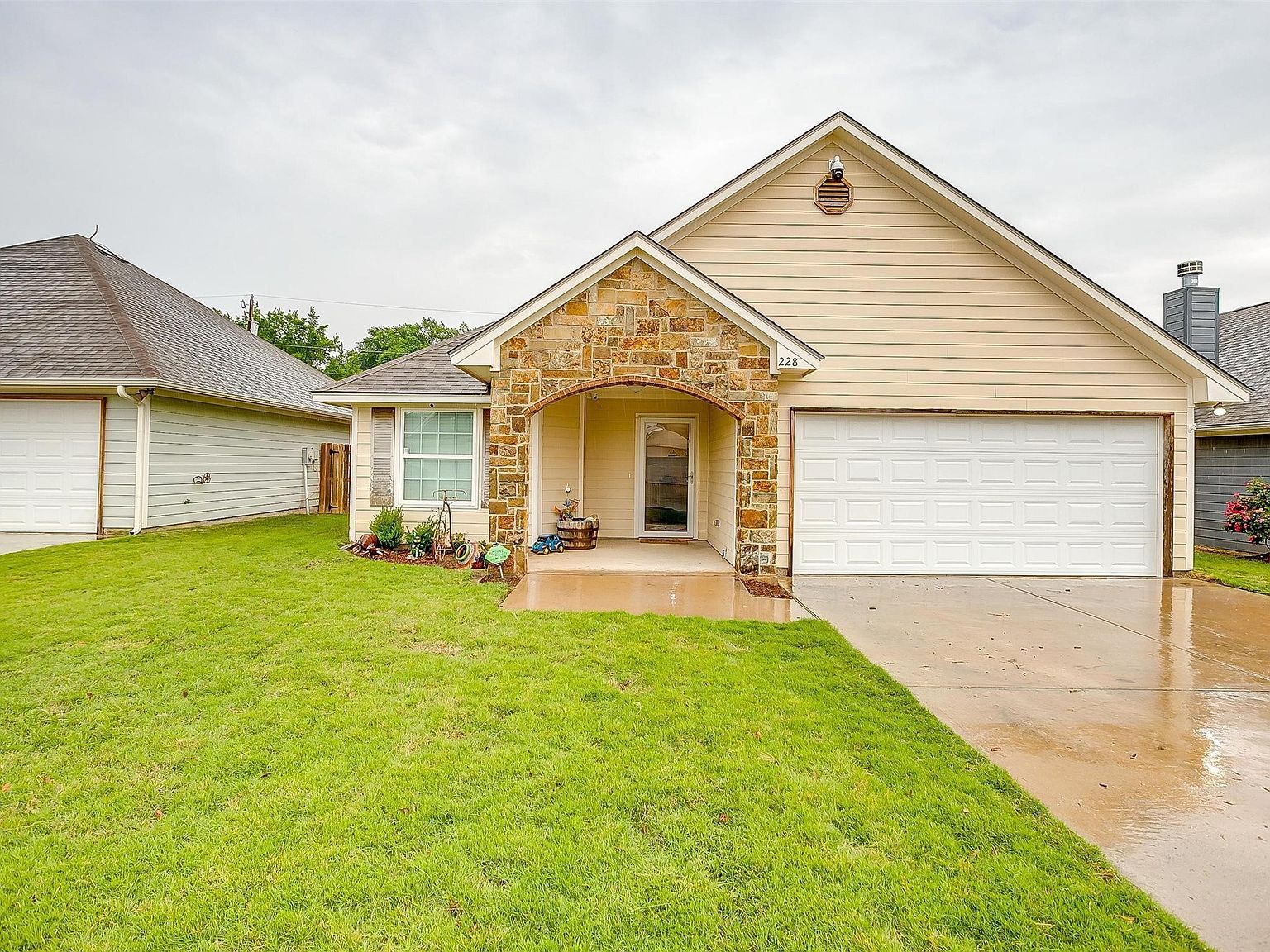 228 Lovers Path Dr Springtown, TX 76082 - Thumbnail 4