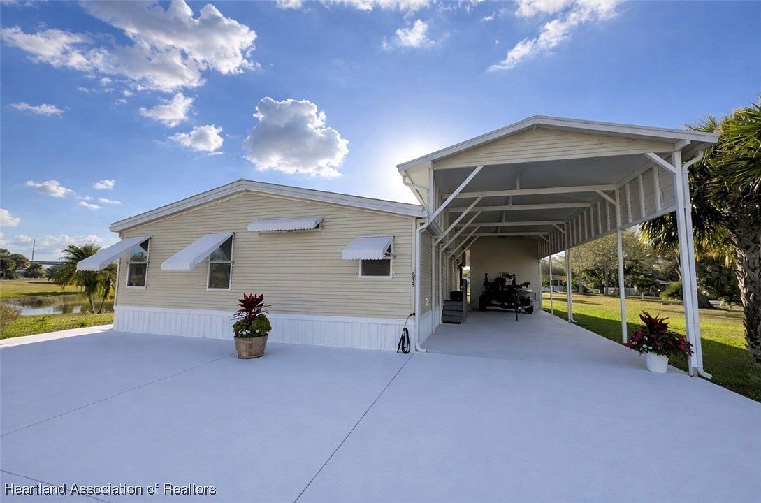 838 Yacht Club Way NW Moore Haven, FL 33471 - Thumbnail 4