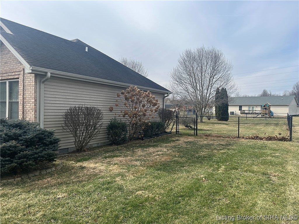 76 S Country Manor Blvd Madison, IN 47250 - Thumbnail 4