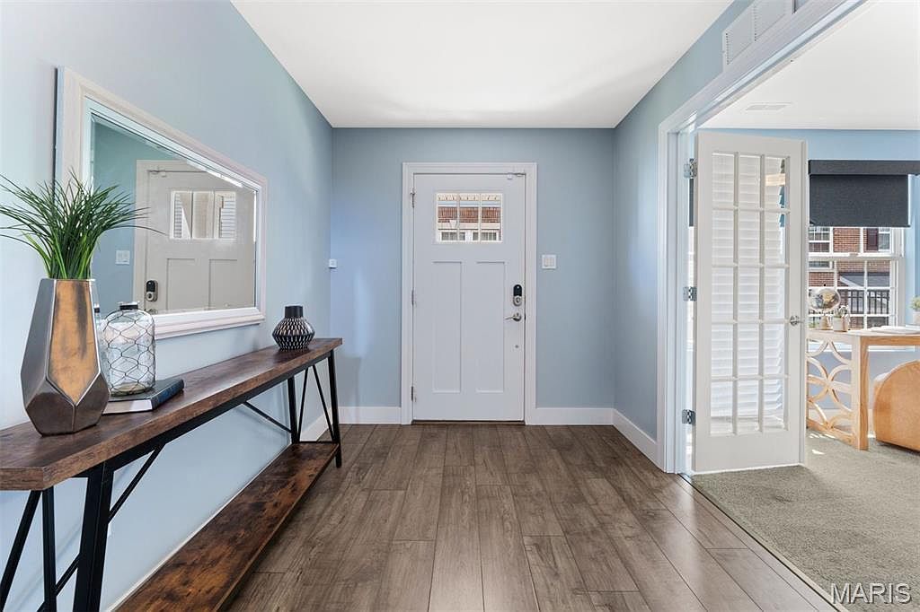 8027 Sydney Park Saint Louis, MO 63117 - Thumbnail 4