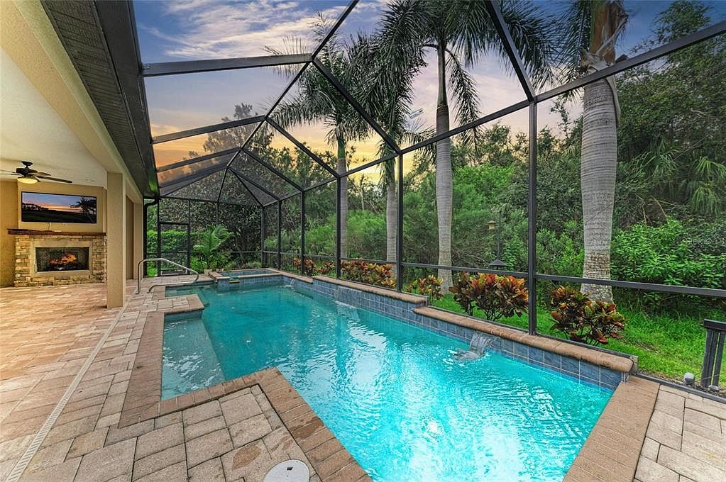 535 Honeyflower Loop Bradenton, FL 34212 - Thumbnail 4