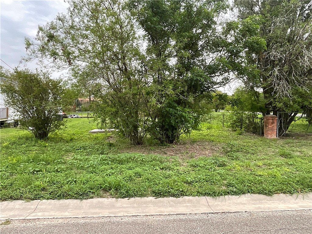 417 Avenue B Sinton, TX 78387 - Thumbnail 4