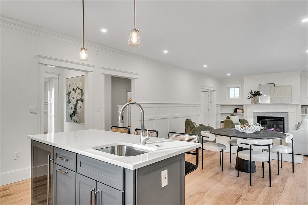 19 Deering Ave Lexington, MA 02421 - Thumbnail 4