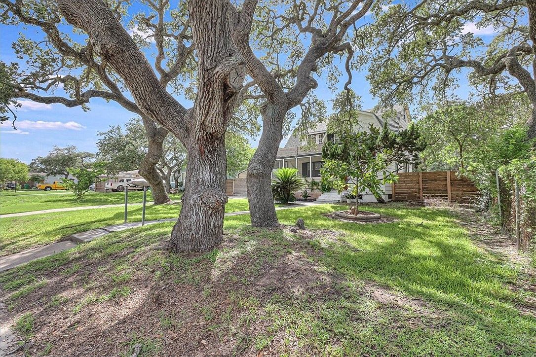 332 N Houston St Aransas Pass, TX 78336 - Thumbnail 4