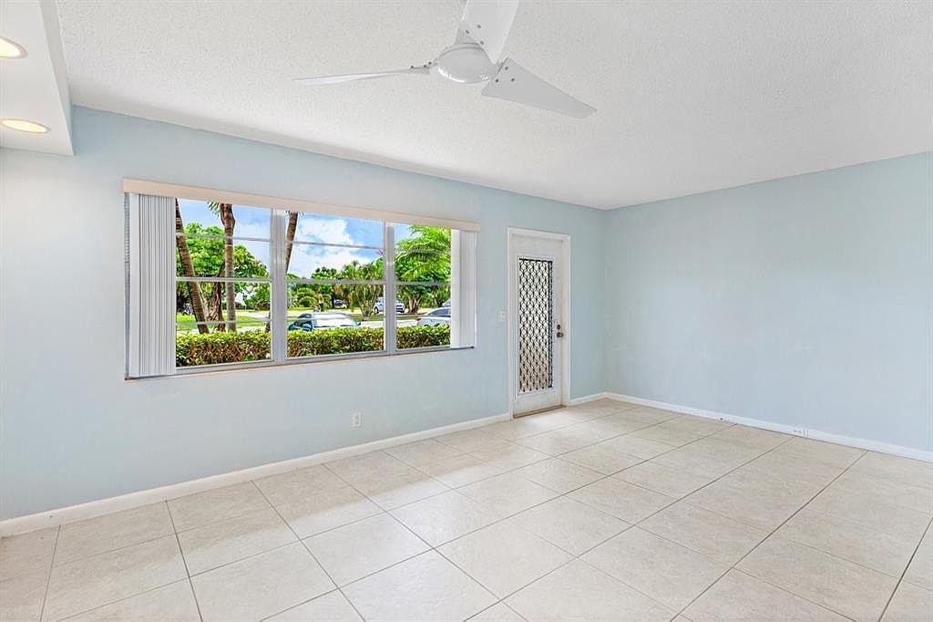 1084 Harwood #1084-F Deerfield Beach, FL 33442 - Thumbnail 4