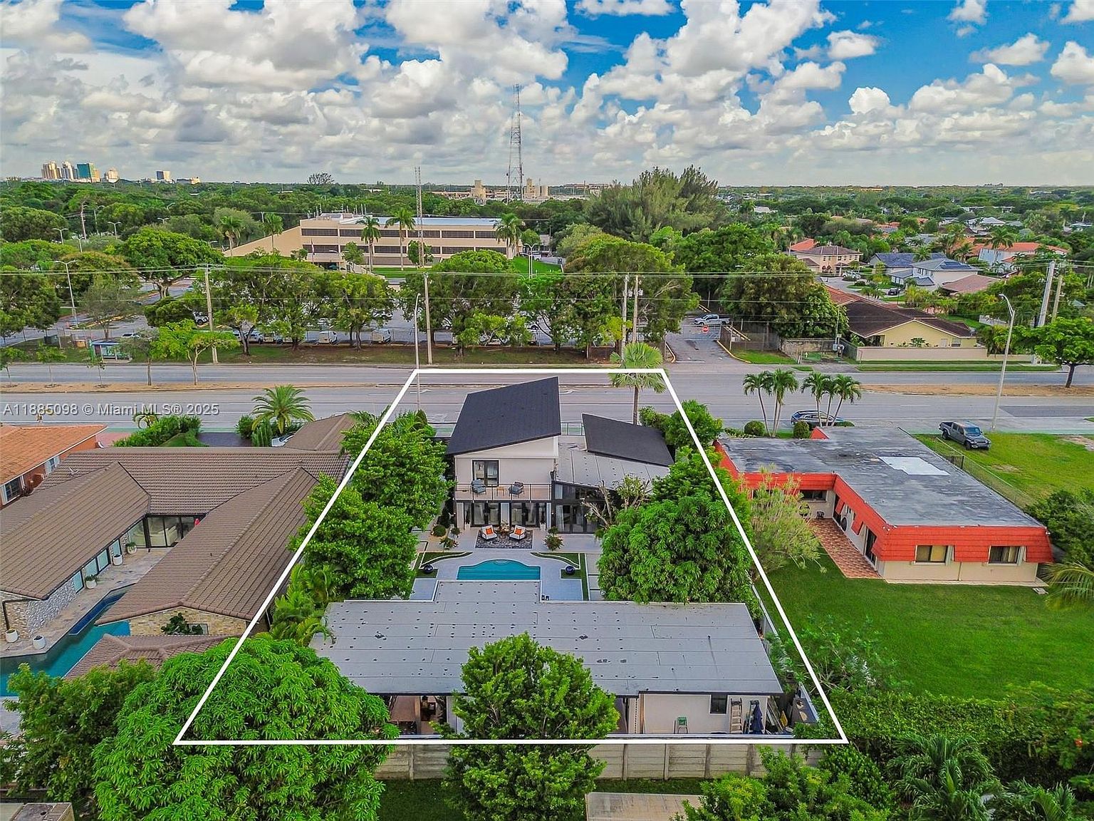 8761 SW 56th St Miami, FL 33165 - Thumbnail 4