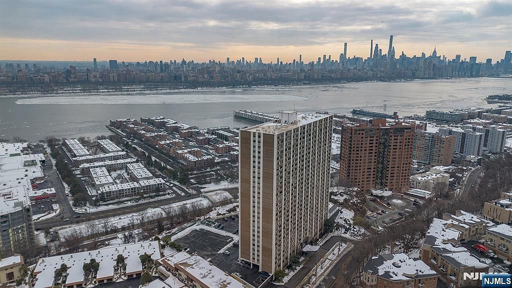 250 Gorge Rd APT 8J Cliffside Park, NJ 07010 - Thumbnail 4