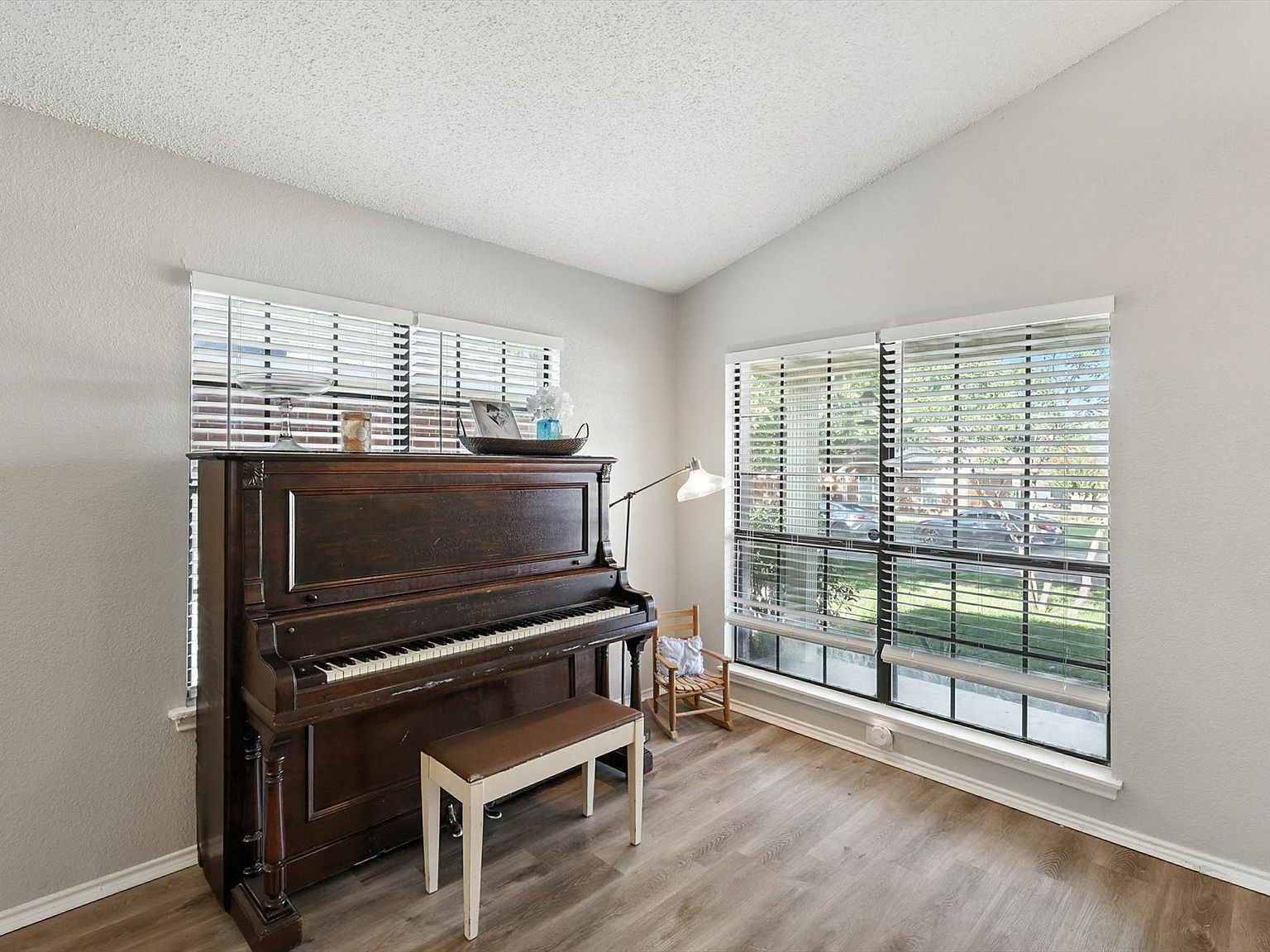 4126 Tarpon Ln Grand Prairie, TX 75052 - Thumbnail 4