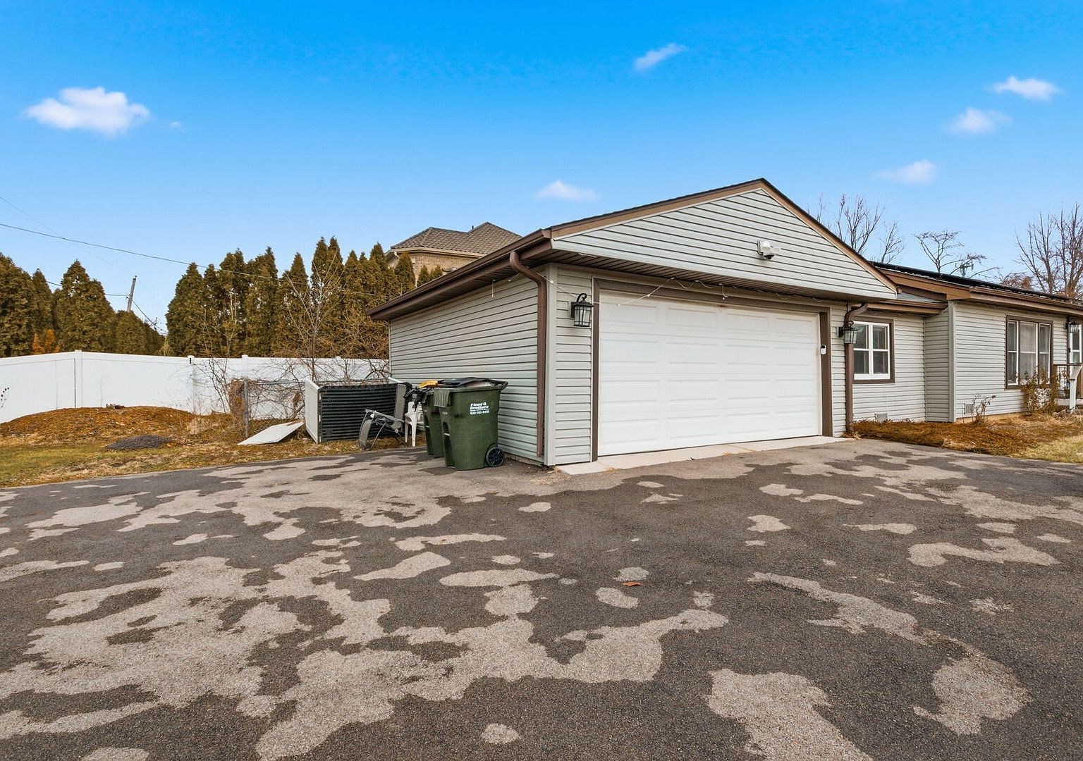 100 Pratt Blvd Roselle, IL 60172 - Thumbnail 4