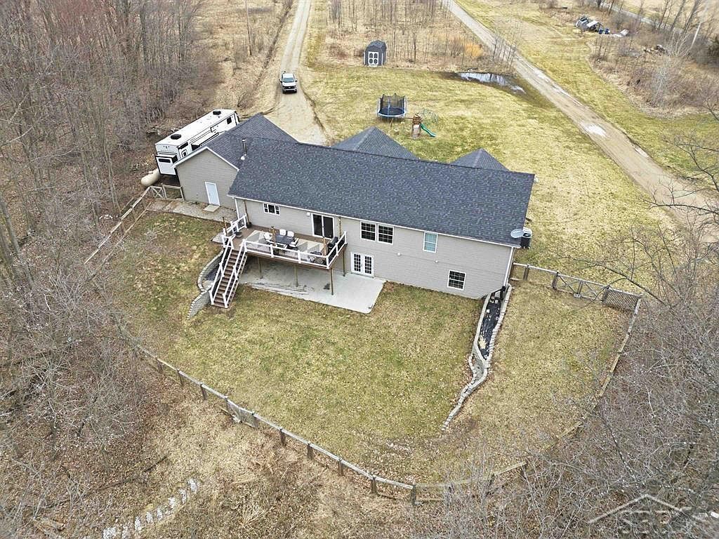 2041 W Pine River Rd Breckenridge, MI 48615 - Thumbnail 4