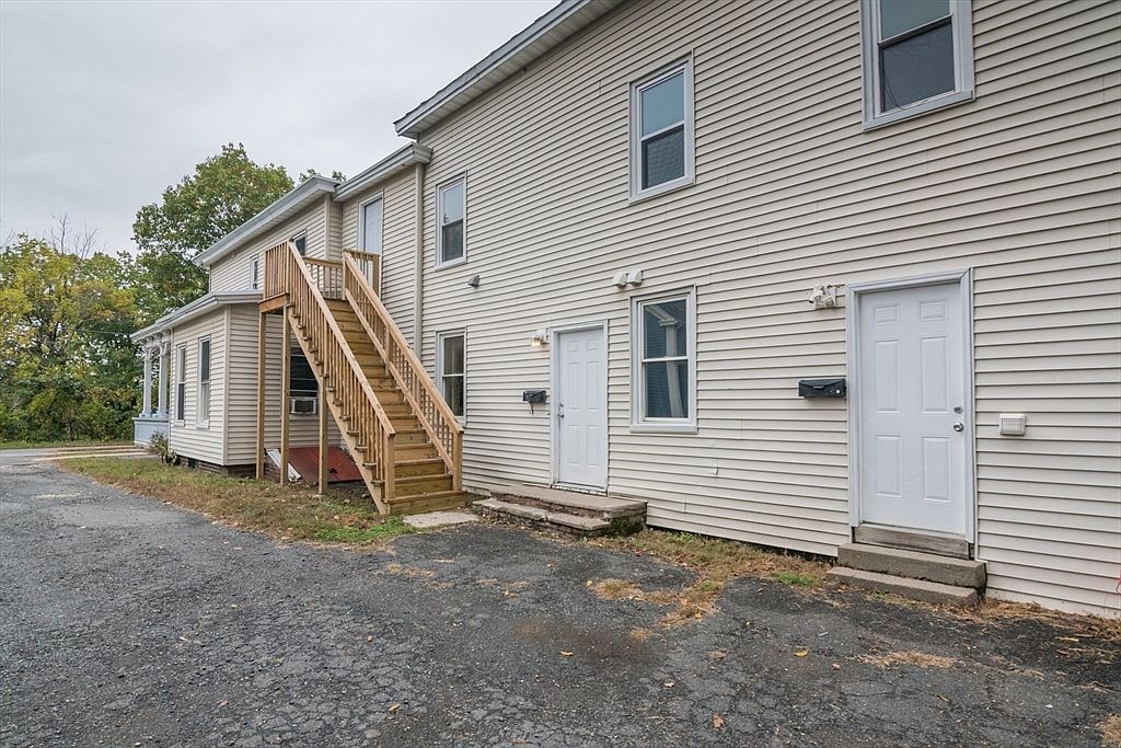 49 Pochassic St Westfield, MA 01085 - Thumbnail 4