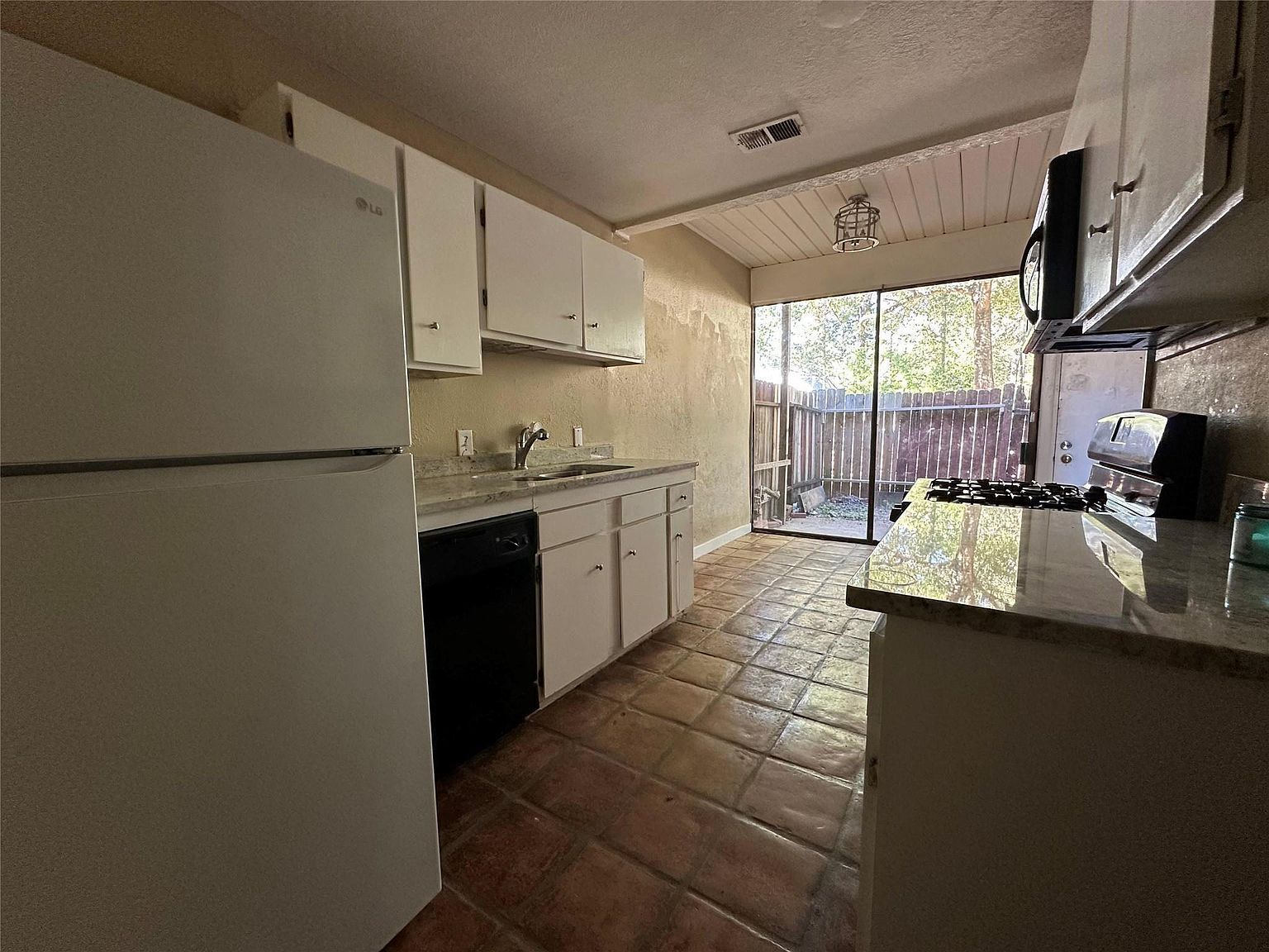 13 Lakeway St Conroe, TX 77304 - Thumbnail 4