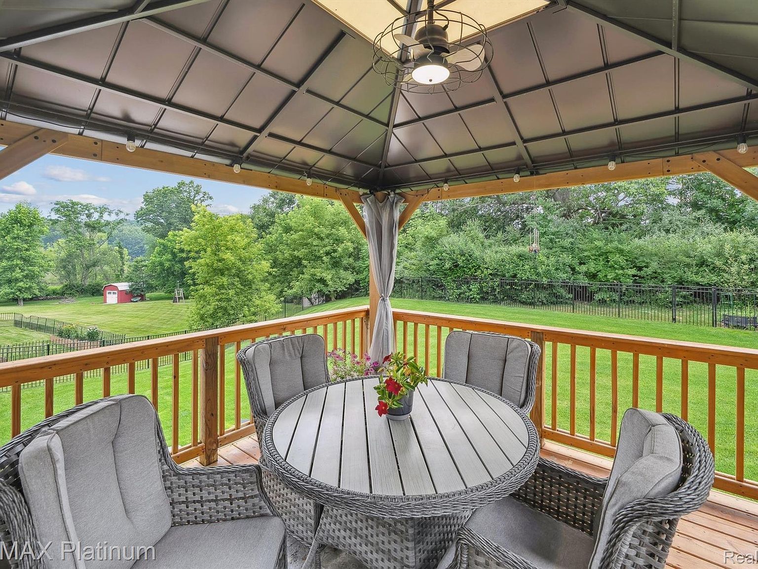 2921 Clivedon Rd Howell, MI 48843 - Thumbnail 4