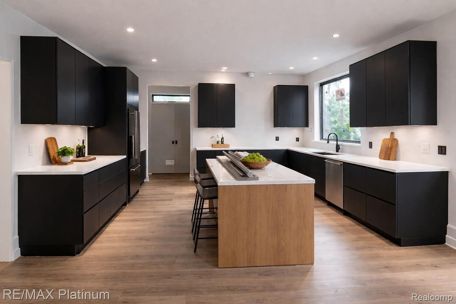 1 Walloon Way Orion, MI 48360 - Thumbnail 4