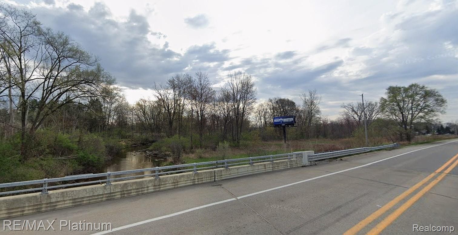 10 S Long Lake Torrey Rd Fenton, MI 48430 - Thumbnail 4