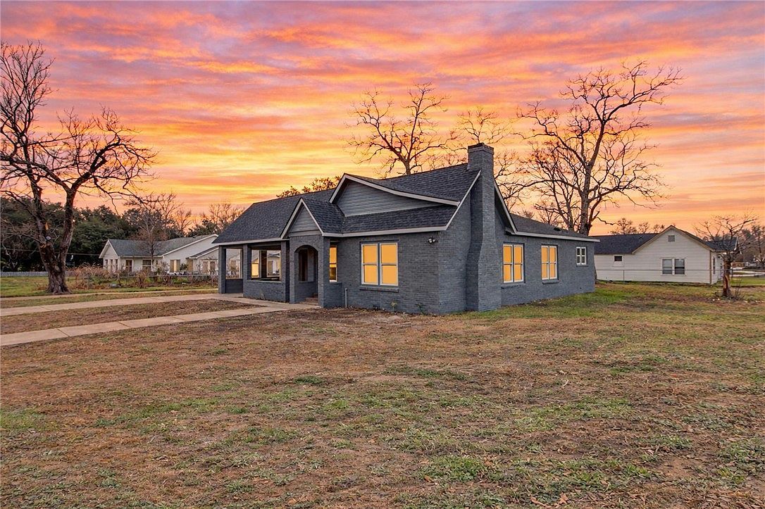 902 Post Oak St Hearne, TX 77859 - Thumbnail 4