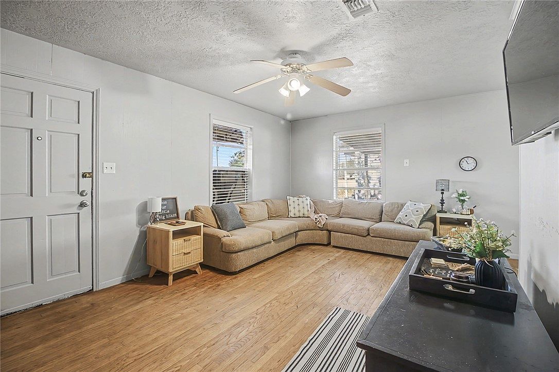 2905 S College Ave Bryan, TX 77801 - Thumbnail 4