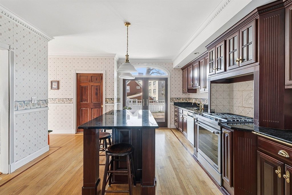 11 Hampshire St Everett, MA 02149 - Thumbnail 4