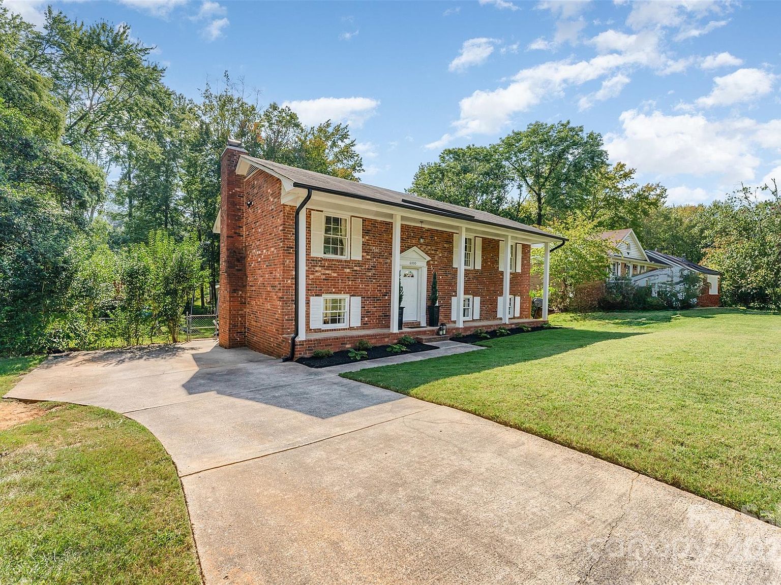 6000 Ferndale Pl Charlotte, NC 28215 - Thumbnail 4