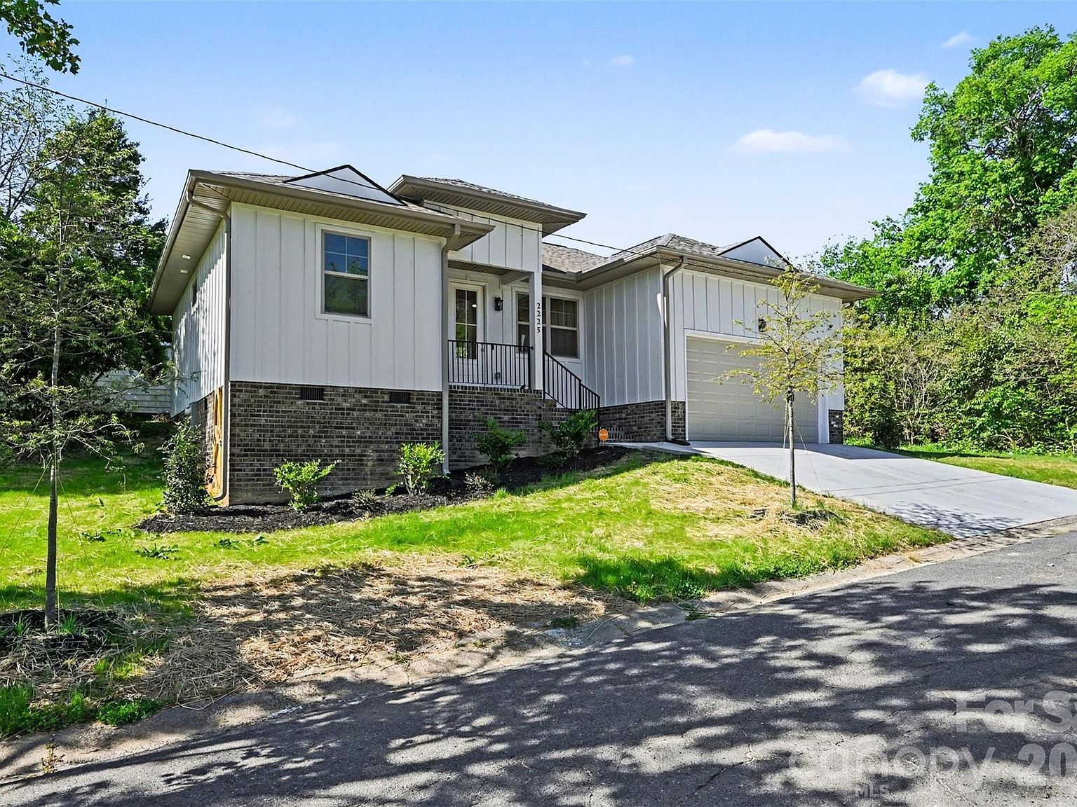 2225 Irma St Charlotte, NC 28216 - Thumbnail 4