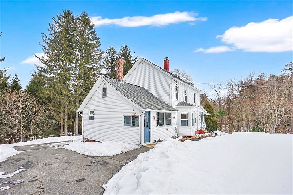 24 Clinton St Ware, MA 01082 - Thumbnail 4