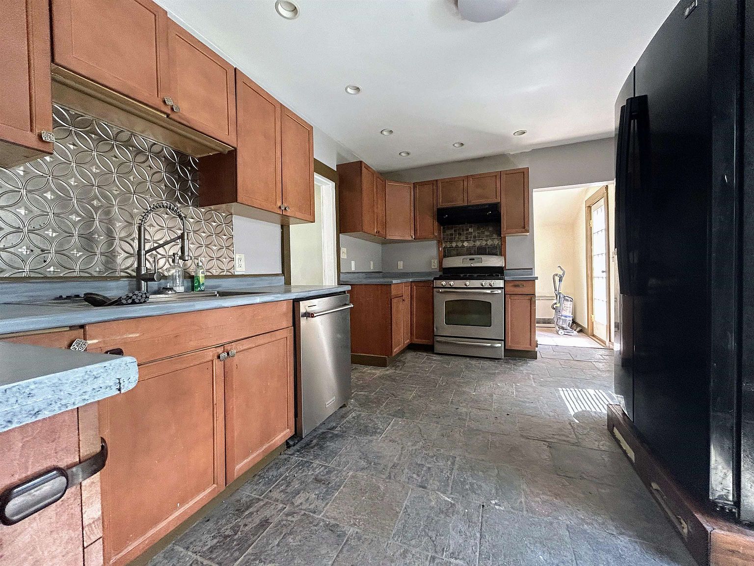 56 Furnace St Springfield, VT 05156 - Thumbnail 4