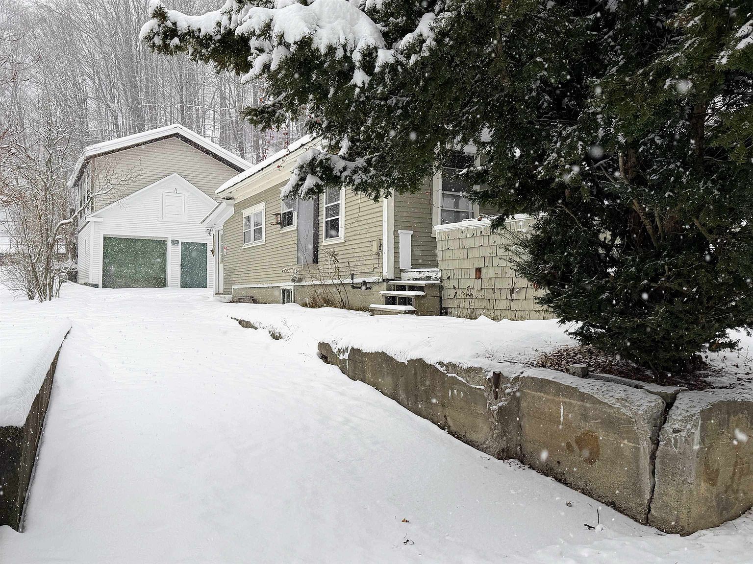 79 Merrill St Springfield, VT 05156 - Thumbnail 4