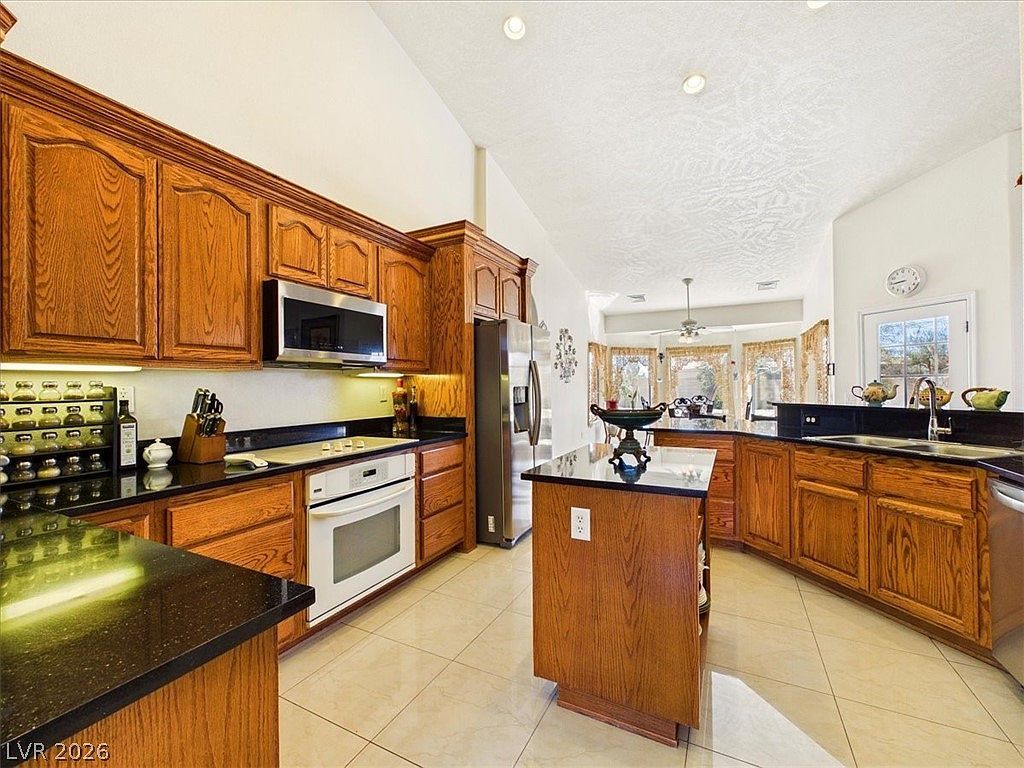 6841 Longmeadow Dr Pahrump, NV 89061 - Thumbnail 4