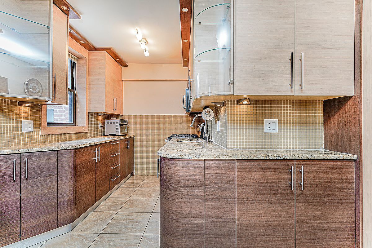 2546 E 13th St APT D9 Brooklyn, NY 11235 - Thumbnail 4