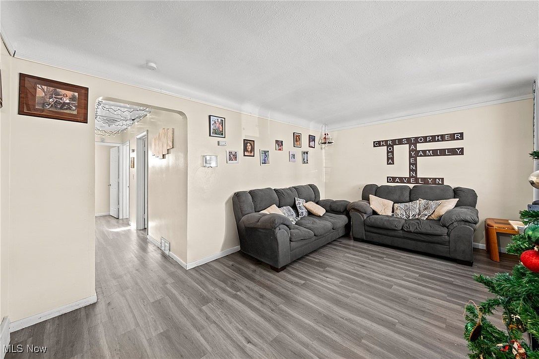 3817 Woodbridge Ave Cleveland, OH 44109 - Thumbnail 4