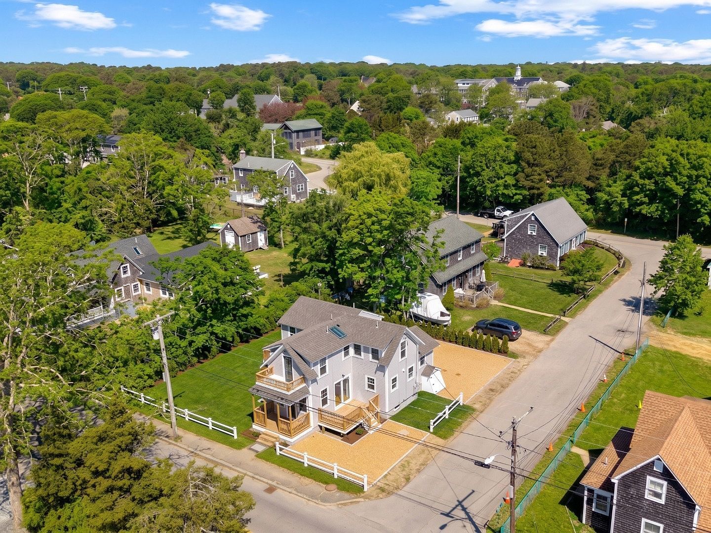 33 Vineyard Ave Oak Bluffs, MA 02557 - Thumbnail 4