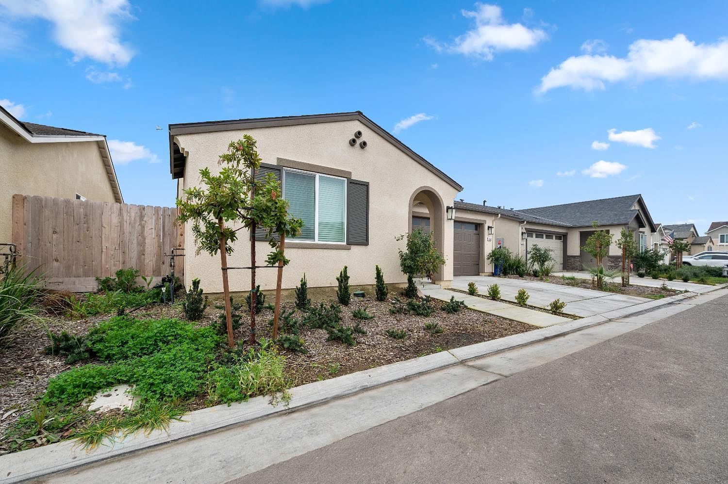 6567 E Pine Ave Fresno, CA 93727 - Thumbnail 4