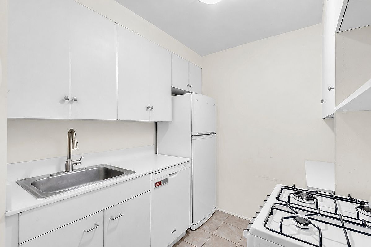 150 E 61st St APT 2D New York, NY 10065 - Thumbnail 4