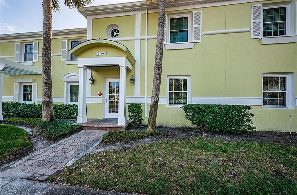 5196 Beach Dr SE APT B Saint Petersburg, FL 33705 - Thumbnail 4