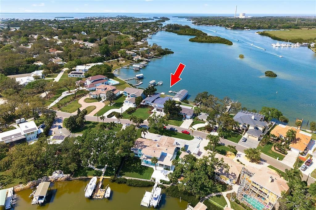 915 Bayshore Dr Tarpon Springs, FL 34689 - Thumbnail 4